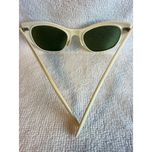 Vintage 50s Cream with Rhinestone Embellishment Cat eye Sunglasses by Grantly